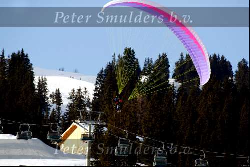 Lech 4 februari 2002
Parachutist  Parasailing
Bergen wintersport Sneeuw