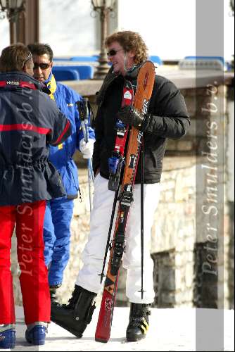 Zurs 17 februari 2002
Prinses Caroline v Monaco met baby en Prins Ernst van Hannover op ski\\\'s