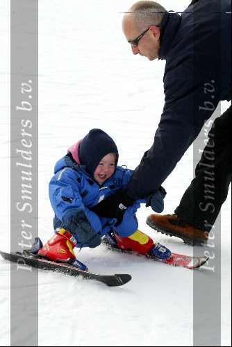 Zurs 17 februari 2002
Prinses Caroline v Monaco met baby en Prins Ernst van Hannover op ski\\\'s