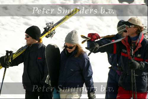 Zurs 17 februari 2002
Prinses Caroline v Monaco met baby en Prins Ernst van Hannover op ski\\\'s
prinses Charlotte van Monaco