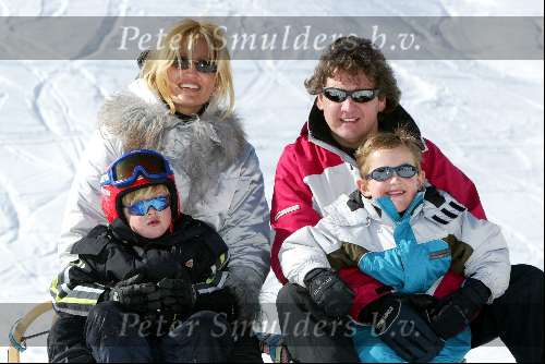 Zurs 17 februari 2002
Rene Froger en Natasja Froger met kinderen
Wintersport Sneeuw