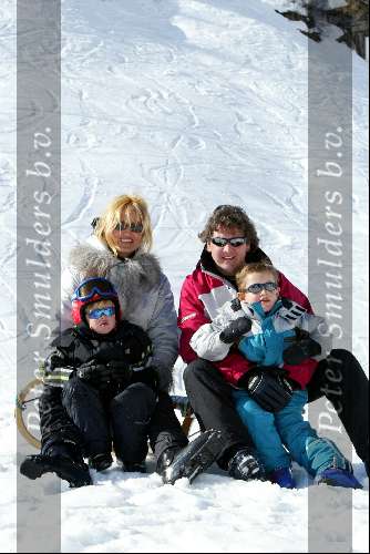 Zurs 17 februari 2002
Rene Froger en Natasja Froger met kinderen
Wintersport Sneeuw