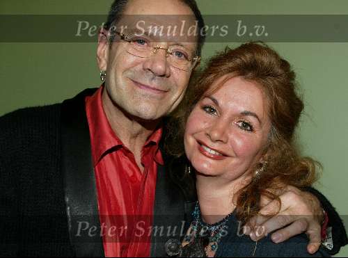 Amsterdam 27 februari 2002
Uitreiking van de edison awards in de heineken music hall.
Rob de Nijs en Belinda meuldijk met edison