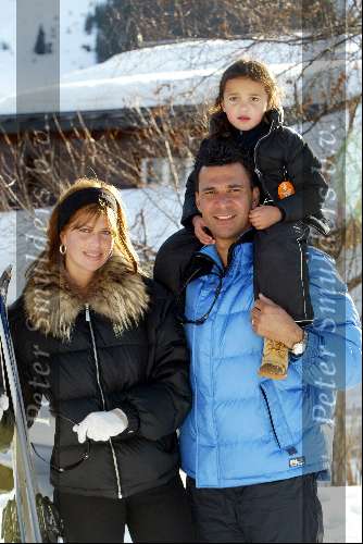 Lech 17 februari 2002
Ruud Gullit en Estelle Gullit met dochtertje op wintersport