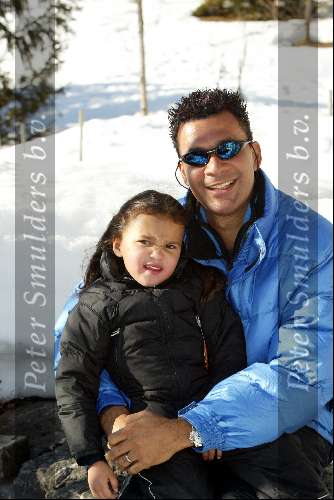 Lech 17 februari 2002
Ruud Gullit met dochtertje op wintersport