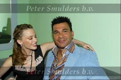 Amsterdam 27 februari 2002
Uitreiking Edison music awards in de heineken Music Hall.
Kylie Minoque met Ruud Gullit