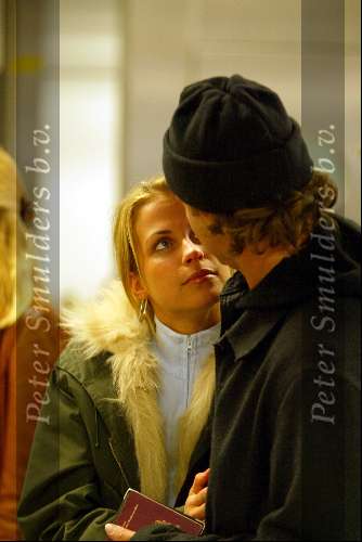 Amsterdam 24 februari 2002
Vivian Reys en John Ewbank op schiphol