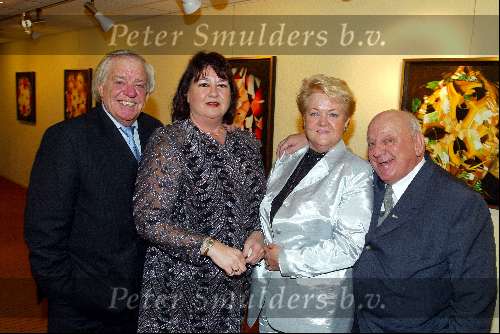 Bussum 24 februari 2003
Uitreiking van de gouden harpen
Bassie en Adriaan
Adriaan v d Toor met vrouw en Bas v d Toor met vrouw