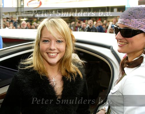 Rotterdam 27 februari 2003
Chantal Janzen en Lieke v Lexmond...... bij signeren volle maan


Peter Smulders bv
