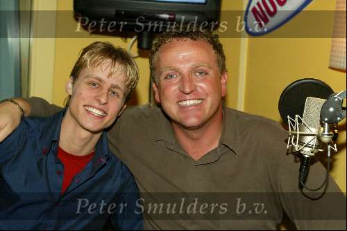 Naarden 3 januari 2003
Gordon 1e aflevering bij radio Noordzee
met joelle Idols