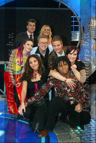 Hilversum 1 februari 2003
Bas Idols en Jim Idols Tooske v Breughem en Reinout Oerlemans
Bas Idols Hinds Idols Dewie Idols Marieke Idols David Idols Dewie Idols Marieke Idols