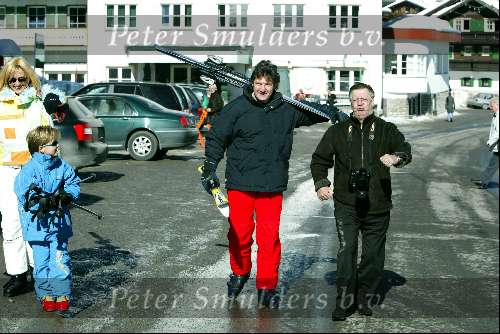 Zurs 23 februari 2003
Rene Froger met Natasja Froger  en Maxime Froger
Joop v Tellingen
