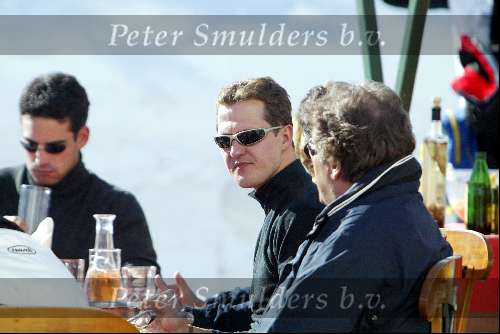 Zurs 23 februari 2003
Michael Schumacher skiend en samen met Norbert Haug
Wintersport