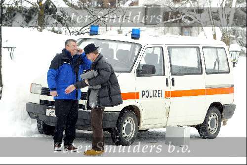 Lech 8 februari 2003
Koningin Beatrix met vriendinnen bij hotel POST
in Lech
Politie Lech