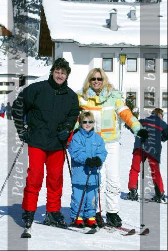 Zurs 23 februari 2003
Rene Froger met Natasja Froger en Maxime Froger
Wintersport