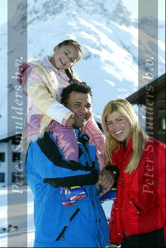 Zurs 23 februari 2003
Ruud Gullit & Estelle Gullit met Joelle Gullit
Wintersport