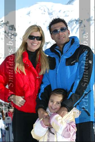 Zurs 23 februari 2003
Ruud Gullit & Estelle Gullit met Joelle Gullit
Wintersport
