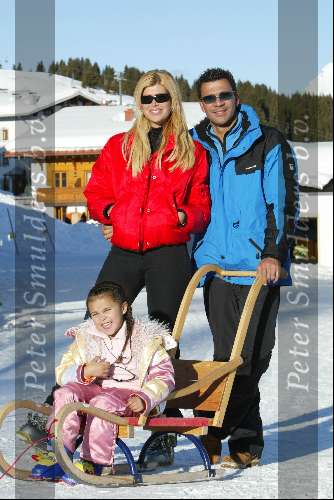 Zurs 23 februari 2003
Ruud Gullit & Estelle Gullitmet Estelle Joelle
Wintersport  Slee