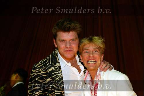 Amsterdam 9 februari 2004
Premiere FEESTJE in Tuschinski.
Antonie Kamerling met   Beau v Erven Dorens