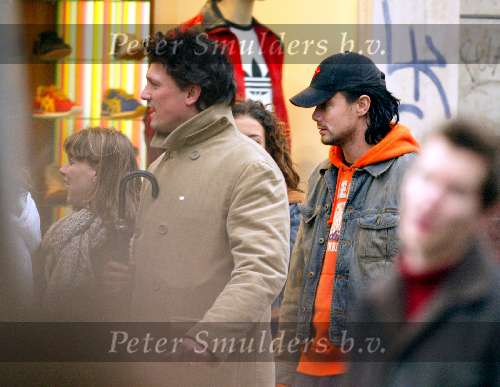 Amsterdam 4 januari 2004
Dinand Woesthoff met Katja Schuurman, Chris Zeegers, Wendy v Dijk, Jphnny de Mol, Babette v Veen en Bas Westerweel.