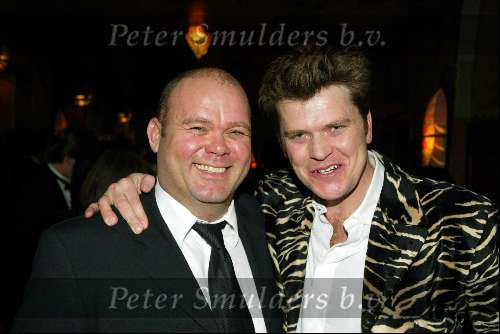 Amsterdam 9 februari 2004
Premiere FEESTJE in Tuschinski.
Paul de Leeuw en Beau v Erven Dorens