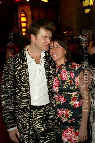 Amsterdam 9 februari 2004
Premiere FEESTJE in Tuschinski.
Beau v Erven Dorens met vrouw