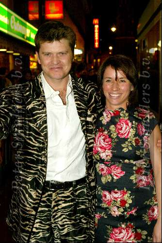 Amsterdam 9 februari 2004
Premiere FEESTJE in Tuschinski.
Beau v Erven Dorens met vrouw