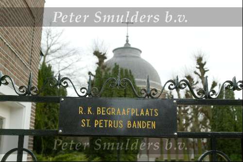 Scheveningen 4 januari 2004
Begraafplaats  St Petrus Banden in Scheveningen waar Guusje Nederhorst begraven is