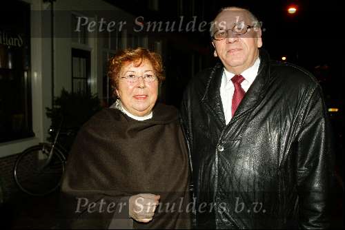 Amsterdam 18 februari 2004
Verlichting bij gedenksteen Willy Alberti bij Westertoren.
Bobby Haarms met vrouw