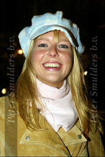 Amsterdam 18 februari 2004
Verlichting bij gedenksteen Willy Alberti bij Westertoren.
Chantal Janzen met Pet.
