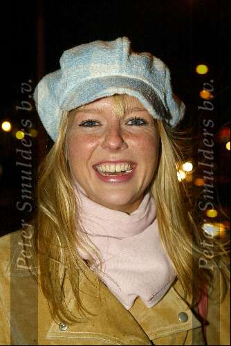 Amsterdam 18 februari 2004
Verlichting bij gedenksteen Willy Alberti bij Westertoren.
Chantal Janzen met Pet.
