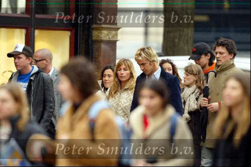 Amsterdam 4 januari 2004
Dinand Woesthoff met Katja Schuurman, Chris Zegers, Wendy v Dijk, Jphnny de Mol, Babette v Veen en Bas Westerweel.