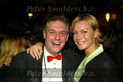 Amsterdam 9 februari 2004
Premiere FEESTJE in Tuschinski.
Cindy Pielstroom met Hans v d Togt