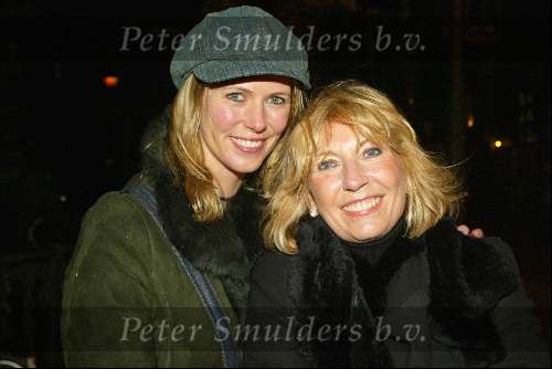 Amsterdam 18 februari 2004
Verlichting bij gedenksteen Willy Alberti bij Westertoren.
Willeke Alberti en Danielle van t Schip