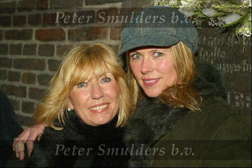 Amsterdam 18 februari 2004
Verlichting bij gedenksteen Willy Alberti bij Westertoren.
Willeke Alberti en Danielle van t Schip