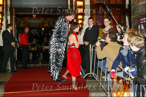 Amsterdam 9 februari 2004
Premiere FEESTJE in Tushinski.
Daphne Bunskoek met Jeroen Pauw