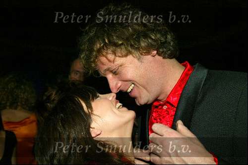 Amsterdam 9 februari 2004
Premiere FEESTJE in Tuschinski.
Daphne Bunskoek en Jeroen Pauw verliefd