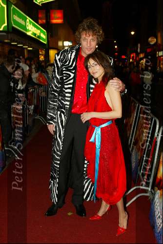 Amsterdam 9 februari 2004
Premiere FEESTJE in Tushinski.
Daphne Bunskoek met Jeroen Pauw