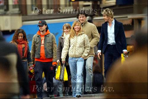 Amsterdam 4 januari 2004
Dinand Woesthoff met Katja Schuurman, Chris Zegers, Wendy v Dijk, Jphnny de Mol, Babette v Veen en Bas Westerweel.