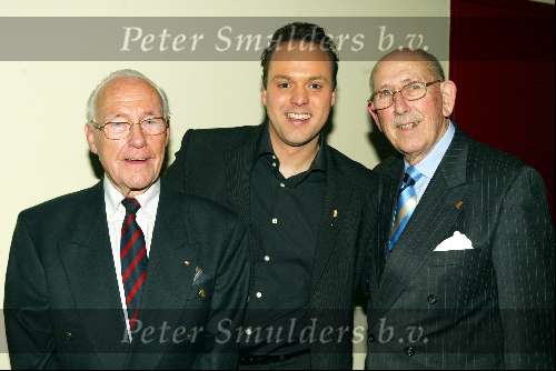 Bussum 10 februari 2004
Uitreiking gouden harpen in het spant.
Frans Bauer met Eddy Cristiani en Harry de Groot