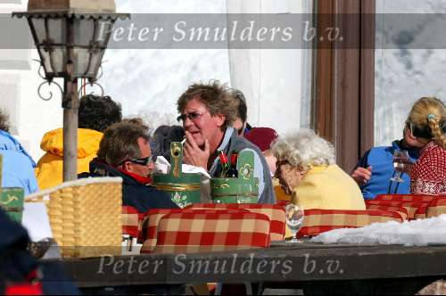 Zurs 15 februari 200
Prinses Caroline v Monaco op vakantie met Ernst an Hannover en Prins Andrea en Prinses Alexandra.
Wintersport
