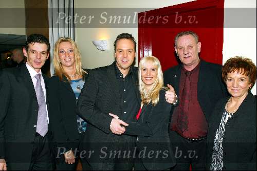 Bussum 10 februari 2004
Uitreiking gouden harpen in het spant.
Frans Bauer met Mariska en ouders en broer Dorus