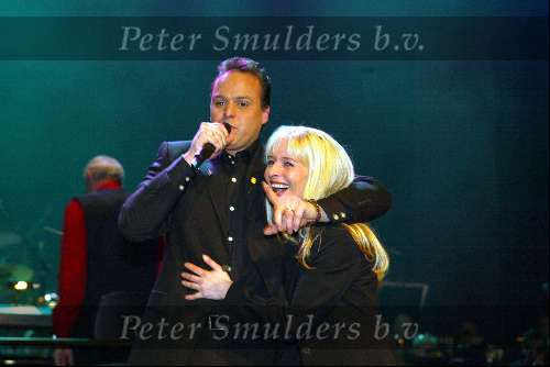 Bussum 10 februari 2004
Uitreiking gouden harpen in het spant.
Frans Bauer met Mariska Bauer