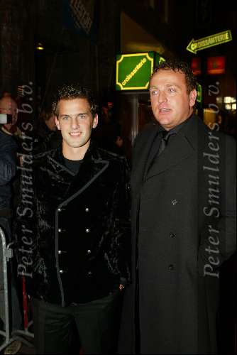 Amsterdam 9 februari 2004
Premiere FEESTJE in Tushinski.
Gordon met vriend Jacob