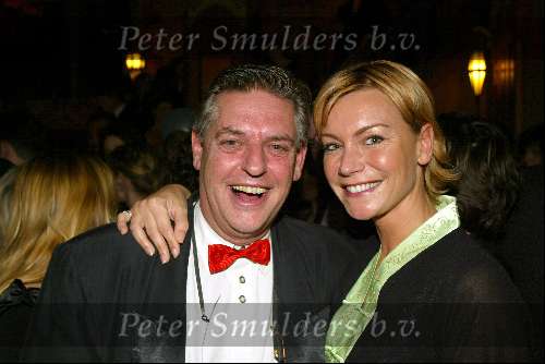 Amsterdam 9 februari 2004
Premiere FEESTJE in Tuschinski.
Cindy Pielstroom met Hans v d Togt