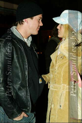 Amsterdam 18 februari 2004
Verlichting bij gedenksteen Willy Alberti bij Westertoren.
Johnny de Mol en Chantal Janzen