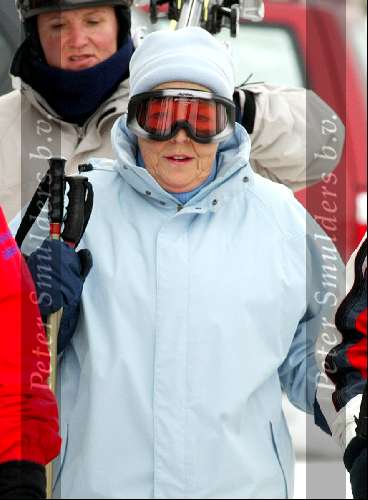 Lech 12 februari 2004
Koningin  Beatrix skien in Lech. Koningin met lippenstift
Wintersport