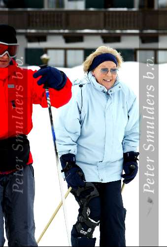 Lech 12 februari 2004
Koningin  Beatrix skien in Lech.
