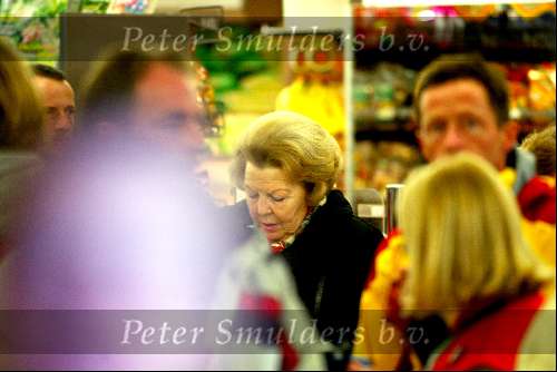 Lech 13 februari 2004
Koningin Beatrix in Lech in supermarkt.