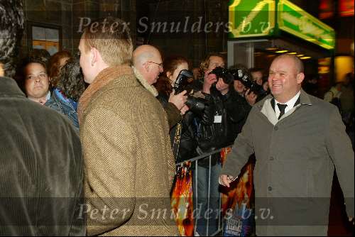 Amsterdam 9 februari 2004
Premiere van FEESTJE in Tuschinski Amsterdam.
Paul de Leeuw met Stefan